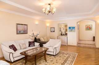 Апартаменты Kiev 24 Apartments Киев Просторные апартаменты с 2 спальнями — Пассаж, ул. Крещатик, 15-2