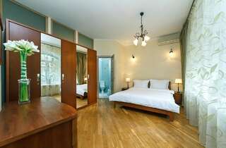 Апартаменты Kiev 24 Apartments Киев Просторные апартаменты с 2 спальнями — Пассаж, ул. Крещатик, 15-3